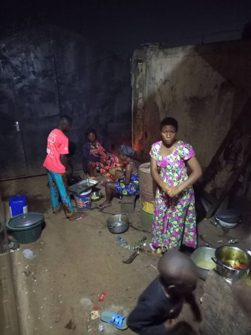 Visite du soir chez une famille démunie