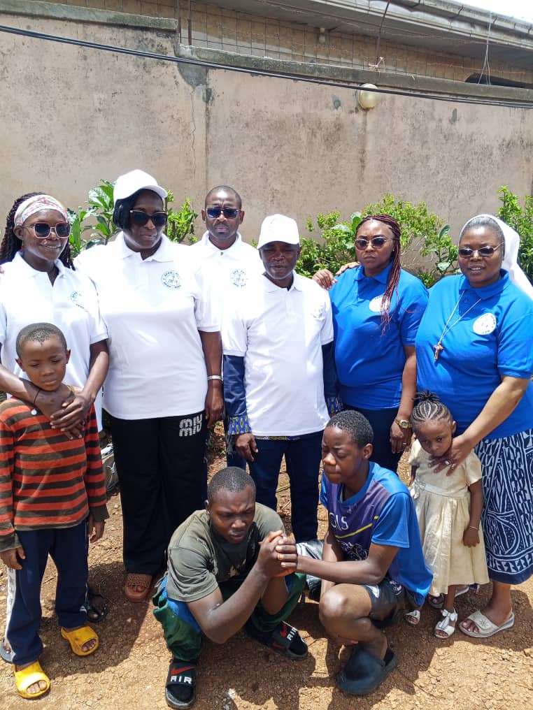 Photo de la vie communautaire de l'Association des Pauvres de Dieu.