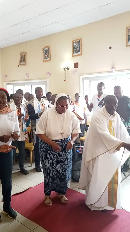 Photo de la vie communautaire de l'Association des Pauvres de Dieu.