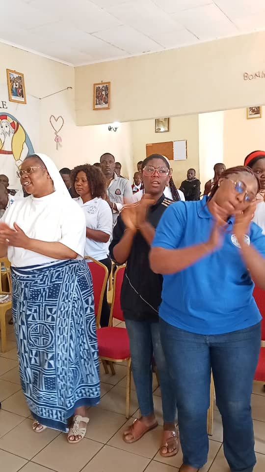 Photo de la vie communautaire de l'Association des Pauvres de Dieu.